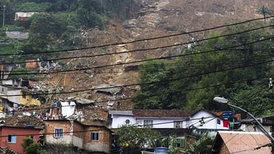 chuvaspetropolis.jpg