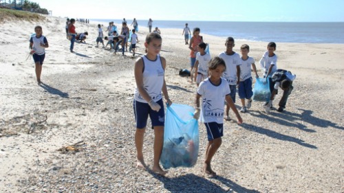 Limpeza de Praia: os prós e os contras dessa ação