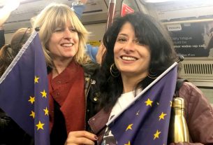 Manifestantes contrários ao Brexit lotaram o metrô de Londres, neste sábado