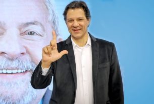 Haddad representa o ex-presidente Luiz Inácio Lula da Silva nas eleições deste ano
