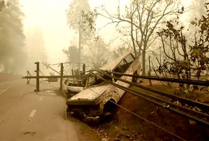 Algumas pessoas foram surpreendidas pelas chamas e morreram dentro dos automóveis, durante o incêndio em Paradise, Califórnia