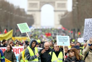 Milhares de manifestantes se reuniram, neste sábado, para protestar contra o governo de Macron