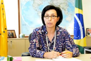 A embaixadora Maria Azevedo foi advertida sobre o procedimento padrão da diplomacia em um ambiente internacional