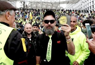 Os manifestantes conhecidos por usar coletes amarelos voltaram às ruas de Paris, em mais uma jornada contra o presidente Emmanuel Macron