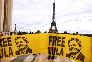 Em Paris, a prisão política do ex-presidente Lula mobilizou manifestantes, em ato público