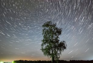 As chuvas de meteoros podem ser vistas no céu noturno, ao longo deste mês