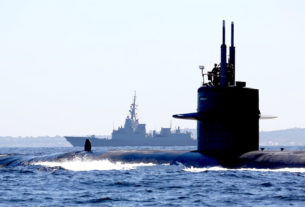 O submarino nuclear USS Oklahoma City aportou em uma instalação militar norte-coreana, neste sábado