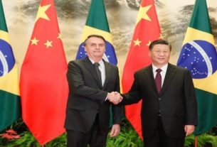 Bolsonaro, que também participou do seminário, está na China para marcar o 45º aniversário do estabelecimento de laços diplomáticos entre os dois países