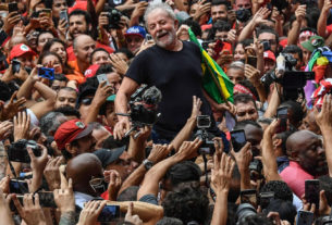 Lula tem sido recebido com festa por onde tem passado, desde sua libertação, na semana passada