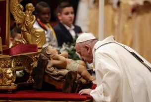 Diante de cerca de 10 mil pessoas, o papa refletiu sobre o que significa a graça do nascimento de Jesus