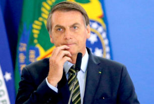 O presidente Jair Bolsonaro (sem partido) dá demonstrações de que o cargo tem lhe pesado mais do que possa suportar