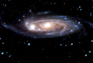 A UGC 2885, também conhecida como galáxia Rubin, tem 463 mil anos-luz de diâmetro