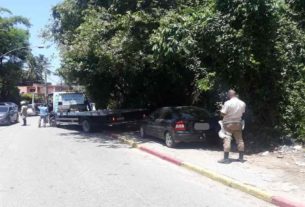Guarda Municipal em ação contra estacionamento irregular no Itanhangá.