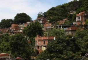 Menino baleado com pai em favela do Rio será transferido para UTI