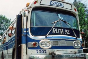 Um ônibus caiu em um precipício no município de Chiltiupán, em El Salvador