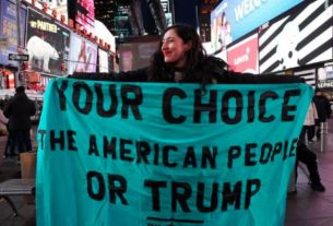 Protesto pela saída de Trump em Times Square, Nova York