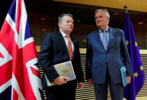 Negociador da UE Michel Barnier e assessor do governo britânico David Frost