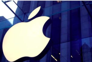 Logo da Apple em frente à Apple store em Manhattan, Nova York