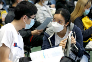 Os estudantes chineses retomam as aulas, gradativamente, com o respeito às medidas sanitárias contra a covid-19