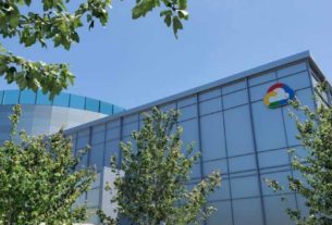 Logotipo do Google Cloud na frente de escritórios da empresa na California
