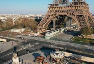 Vista aérea da torre Eiffel, em Paris