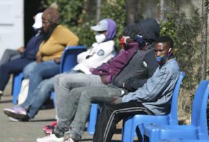 Voluntários para vacina contra coronavírus em hospital de Joanesburgo