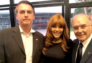 Bolsonaro (sem partido), Flordelis (PSD-RJ) e Arolde de Oliveira (PSD-RJ) no controle da mídia gospel