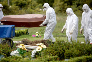 O número de mortos pela covid-19 permanece em alta, no país