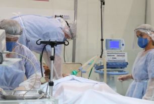 Médicos fazem treinamento no hospital de campanha para tratamento de covid-19 do Complexo Esportivo do Ibirapuera