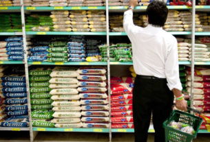 O preço dos cereais tem subido, dia após dia, e um saco de 5 kg de arroz já custa mais de R$ 50 em alguns supermercados