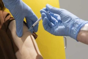 A fase final dos testes da vacina é realizada também no Brasil, em parceria com a Fiocruz