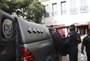 Policiais civis procuram 100 foragidos da Justiça no Complexo da Maré no Rio de Janeiro