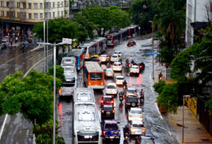 Fortes chuvas atrapalharam o trânsito, na capital paulista, ao longo deste domingo