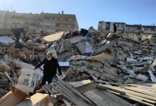 Terremoto derruba edifícios em Izmir, na Turquia