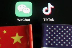 Logotipos do WeChat e do TikTok, acima de bandeiras da China e dos EUA