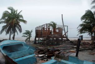 Barcos destruídos pelo furacão Iota em Bilwi, Nicarágua