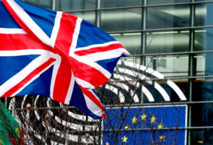 A bandeira do Reino Unido tremulava em frente ao prédio da UE, em Bruxelas, na manhã desta quarta-feira