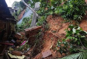 Em Xerém, enxurrada atingiu ruas e casas desabaram