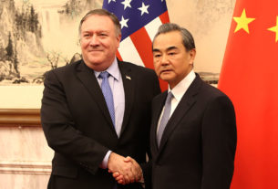 O secretário de Estado dos EUA, Mike Pompeo, e o diplomata Wang Yi, em recente encontro bilateral