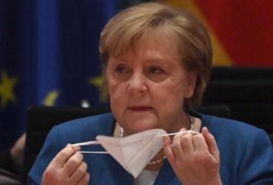 "Uma regra fundamental da democracia é: depois de eleições há vencedores e perdedores", disse Merkel