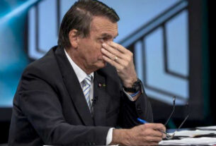 Bolsonaro chora